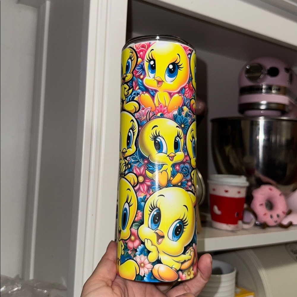 20oz Tweety Bird Tumbler (Hot & Cold Drinks)